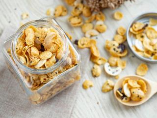 Cornflakes caramel in glass bottle.