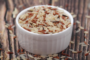 A mixture of brown, white, and red indica rice