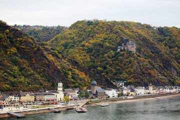 Fototapeta na wymiar Katz castle and Sankt Goarhausen, view from Sankt Goar, Germany