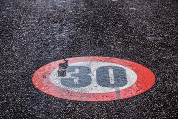 Limite de vitesse à trente, signalisation