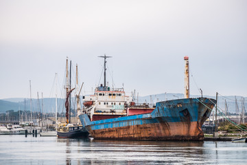 Fototapeta premium Bateaux dans un port de pêche