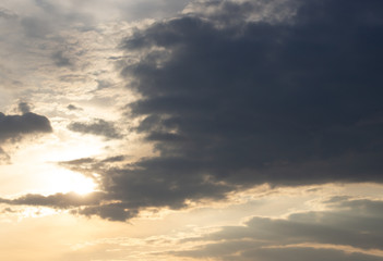 Obraz premium Beautiful sunset in the clouds, bright sun