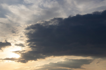 Obraz premium Beautiful sunset in the clouds, bright sun