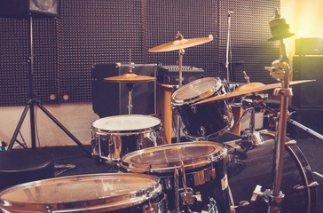 Fototapeta na wymiar drum set drums in Studio