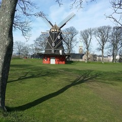 Mulino a vento in parco di Copenaghen