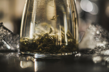 Vertical brewing of a tea