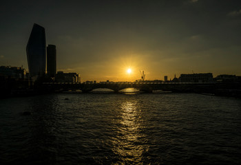 Obraz premium Sunset on the river Thames.