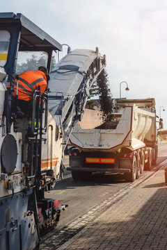 op&eacute;ration de rabottage de la route
