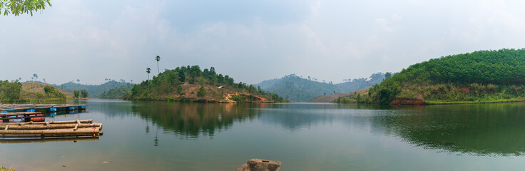 Fototapeta na wymiar Panoramic view of lake