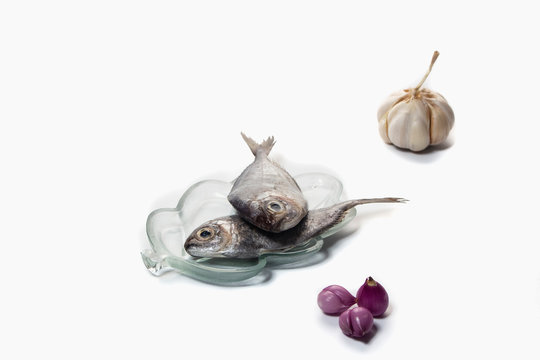 Two fish on a pate with garlic and shallots