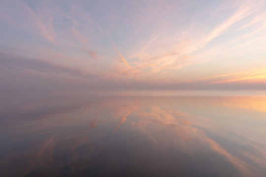 Himmel Spiegelung im Wasser 