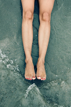 Beine im Wasser