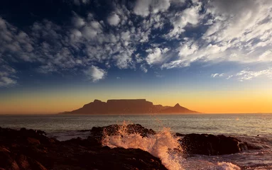 Papier Peint photo Montagne de la Table Table Mountain with clouds, Cape Town, South Africa