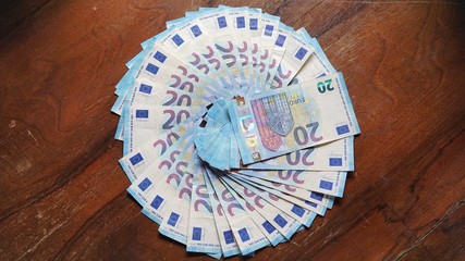 Fototapeta na wymiar viele 20 Euro Geldscheine, zwanzig Euro Banknote