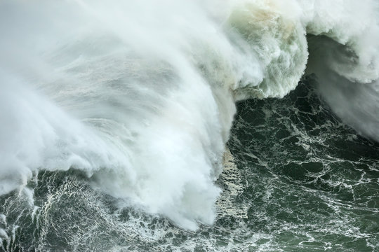 Welle in Nazare