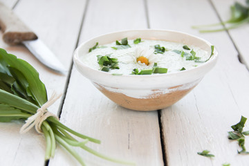 Bärlauch Suppe Bärlauchsuppe Tisch Schale Wildkräuter Saison