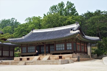 Fototapeta na wymiar Guest receiving hall Yanghwadang at Changgyeonggung Palace, Seoul, Korea