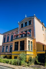 Sanierter Altbau mit Erker und Balkon in Rostock, Deutschland