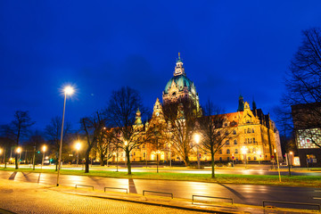 Fototapeta na wymiar The New Town Hall in Hanover, Germany at sunrise. Night view