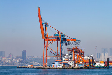 Obraz premium Orange Port Crane