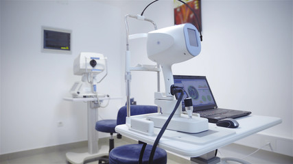 Optometrist equipment for checking eyesight