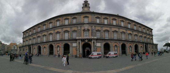 Fototapeta na wymiar Napoli - Panoramica di Palazzo Reale