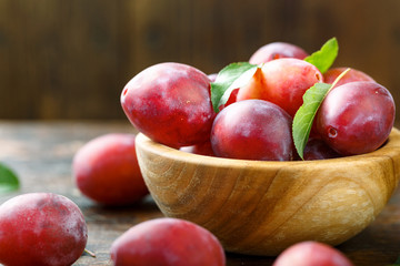 Fototapeta na wymiar ripe plum harvest