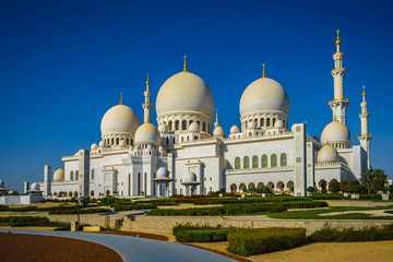 Fototapeta na wymiar Sheikh Zayed Grand Mosque in Abu Dhabi 3