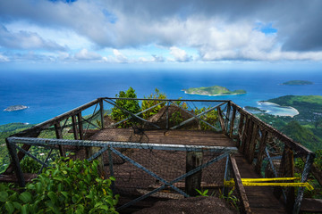 Fototapeta na wymiar Viewing plattform in the height of Mahé on the seychelles