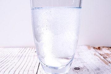 sparkling water in a glass with effervescent tablet