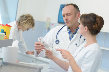 nurse asking doctor about sterile packet