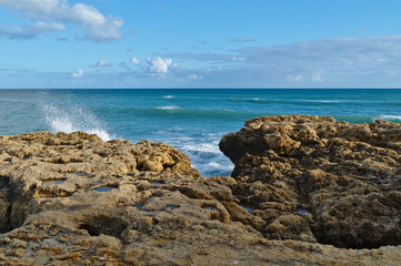 Fototapeta na wymiar Idyllic sea, rocks and cliffs scenery in Aveiros Beach. Albufeira, Algarve, Portugal