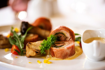 spinach chicken roll with sauce