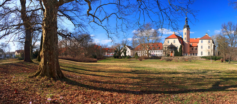 Schloss Machern Fr&uuml;hling  Panorama