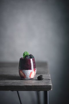 Berry smoothie and chia pudding