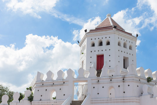Phra Sumen Fort