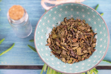 Bärentraubenblätter getrocknet, Heilkräuter Hintergrund