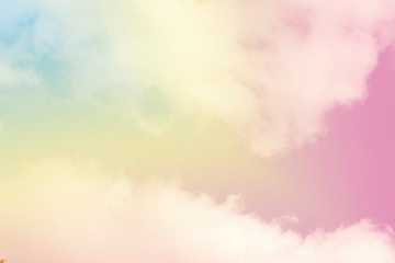 A soft fog cloud background whith a pastel colored orenge to blue gradient