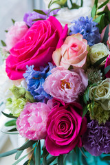 Naklejka premium bukiet kwiatów w salonie kwiaciarni ślubnym