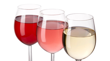 Kieliszki białego, różowego i czerwonego wina na białym tle