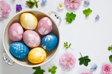 Naturally dyed easter eggs