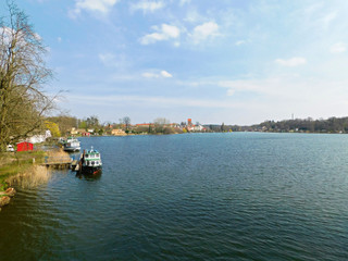 Fototapeta na wymiar Blick über den Stadtsee nach Lychen