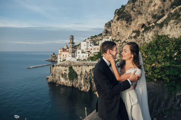 Fototapeta premium Young wedding couple having fun Time in Italy.