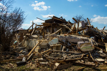 ruins dismantling old house