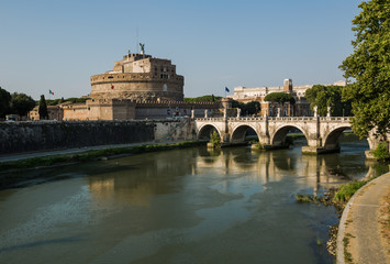 Obraz premium A view of Castel Sant Angelo at sunset