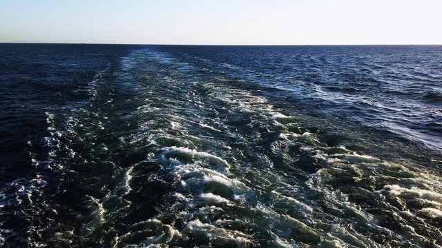 Kielwasser , Schraubenwasser eines gro&szlig;en Schiffes