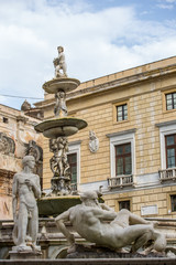 Fototapeta na wymiar View of Piazza Pretoria, Palermo