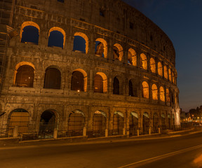 Fototapeta na wymiar A night view of Colloseum rome italy