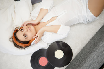 Obraz na płótnie Canvas the image of resting sexy woman listening to vinyl