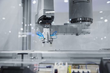 Automatic robot arm working in industrial environment